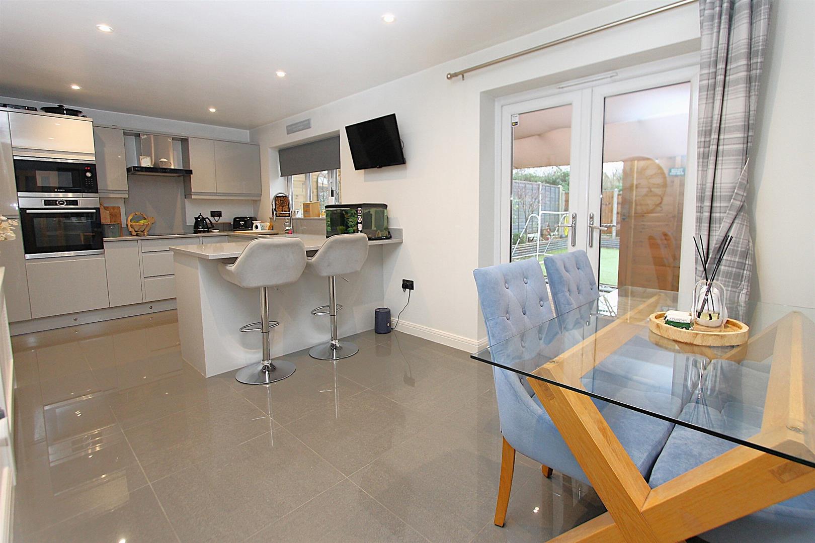 4 bed property in Shrubbery Gardens, Kidderminster